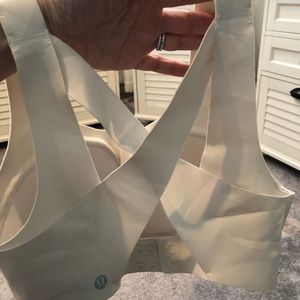 32C lululemon enlite sports bra
